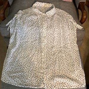 🌼maurices XL(fits like a L) summer blouse